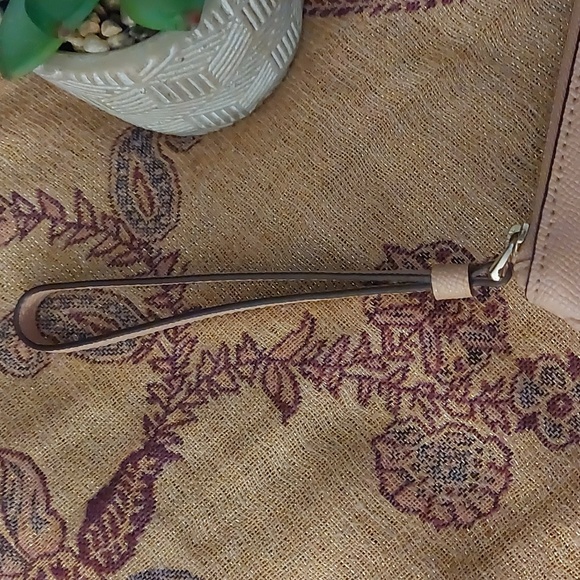 Coach Wristlet Light Pink NWOT - Picture 3 of 5